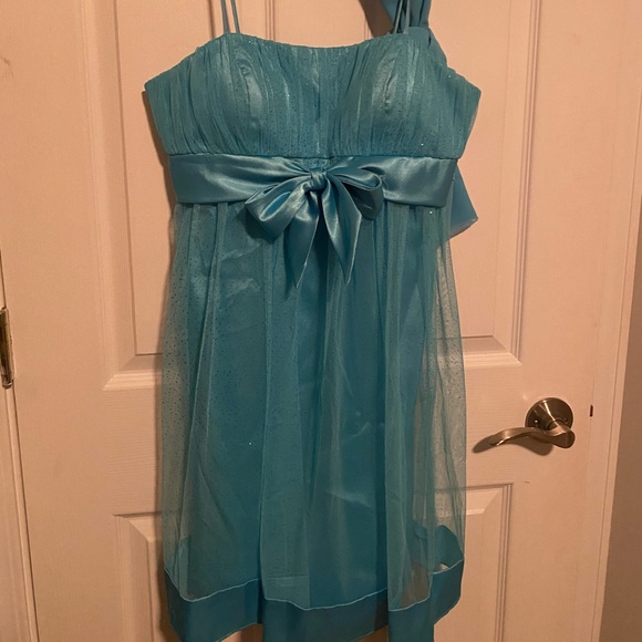 Prom dress - Picture 1 of 7